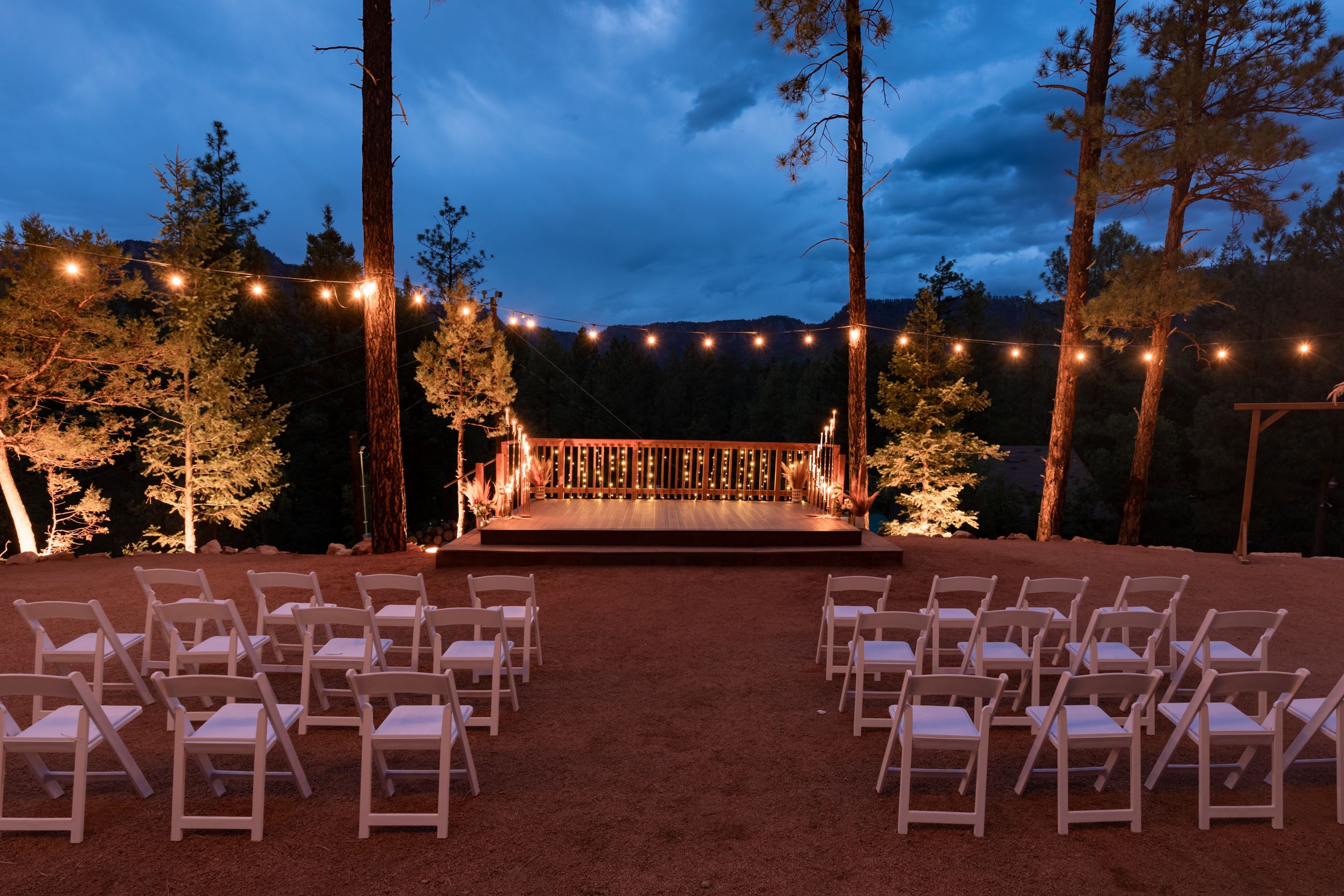 Creekside Cabins & Tavern