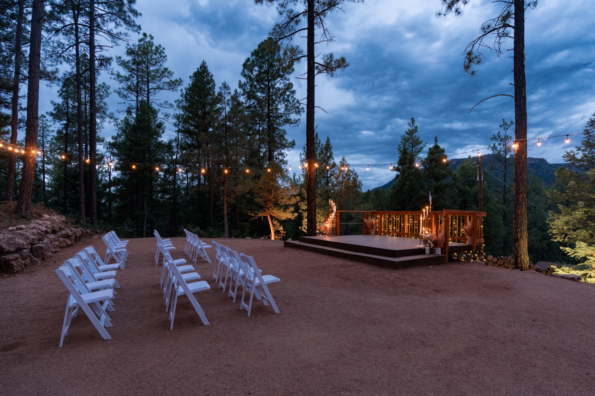 Creekside Cabins & Tavern