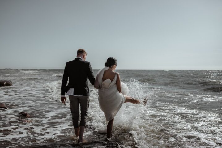 Yes, the wedding is on the beach, but no flip-flops - The San Diego  Union-Tribune